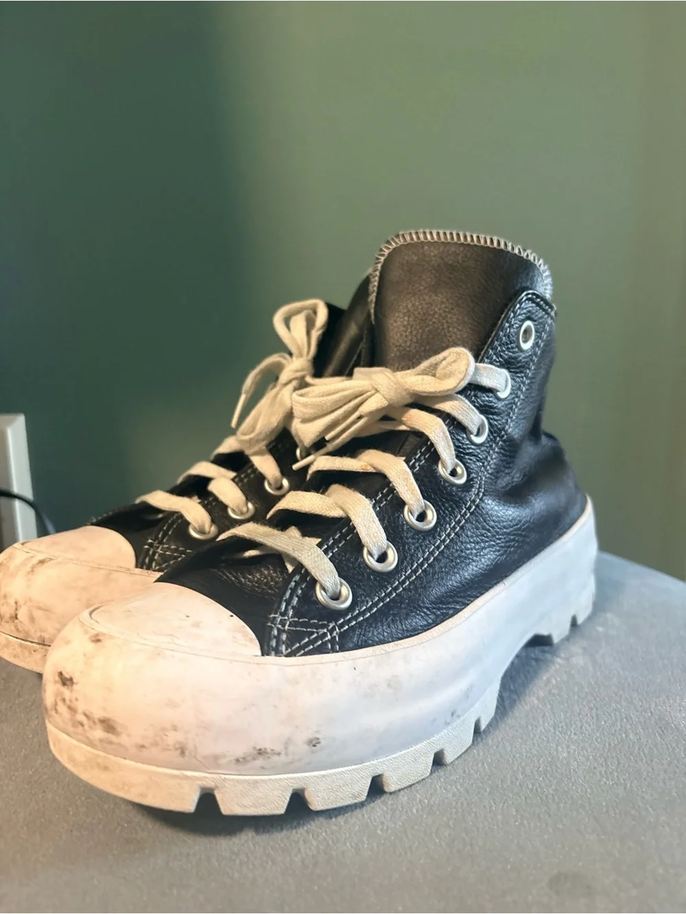 Converse Platform Black Leather High-Top  Sneaker Womens size 7